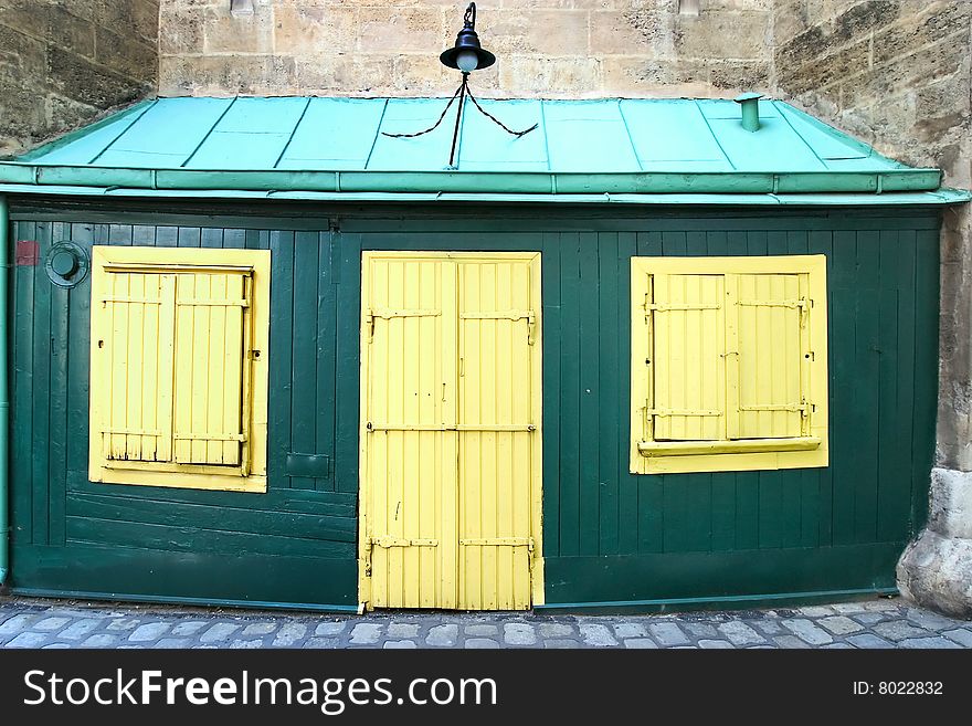 Fun green and yellow hut (Prague, Czceh Rep.). Fun green and yellow hut (Prague, Czceh Rep.)