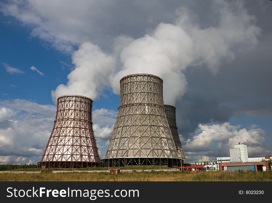 Power station, water condensating towers