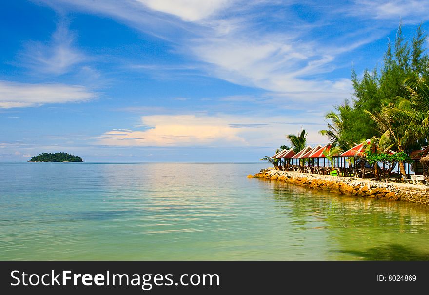 Blue sky under turquoise sea, pier