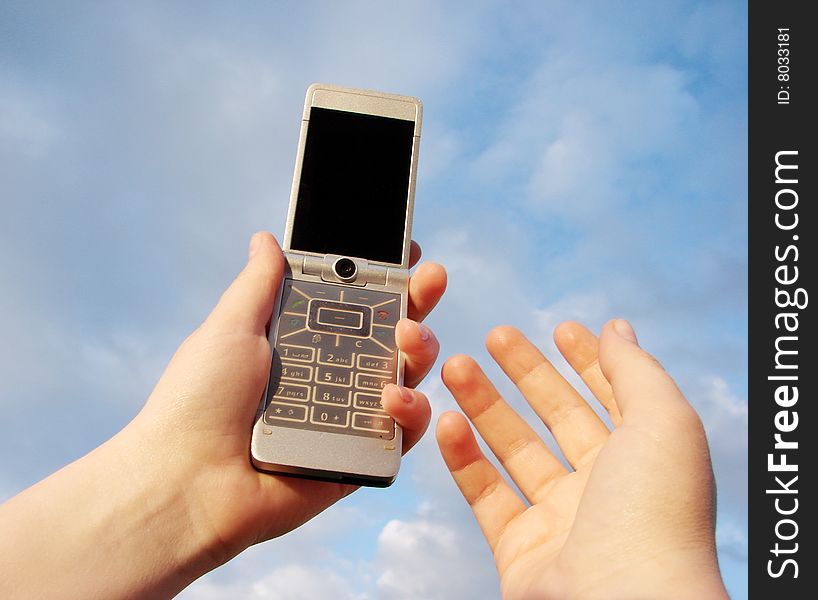 Hand holding a mobile phone for support