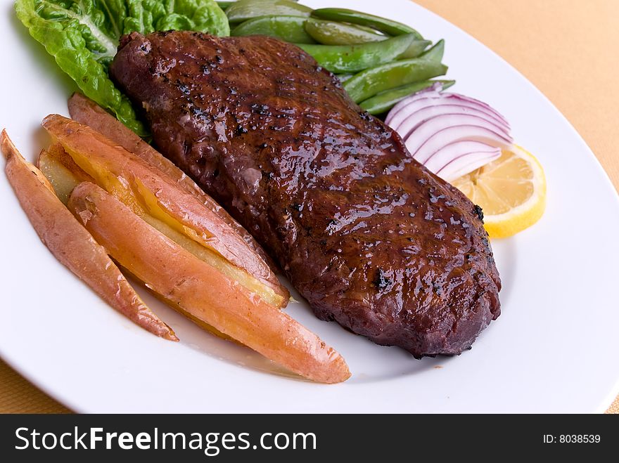 Roast Beef with green Beans and red potatoes.