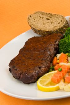 Roast Beef With Green Peas,broccoli,carrot. New Yo Royalty Free Stock Photos Roast Beef With Green Peas,broccoli,carrot. New Yo Royalty Free Stock Photos