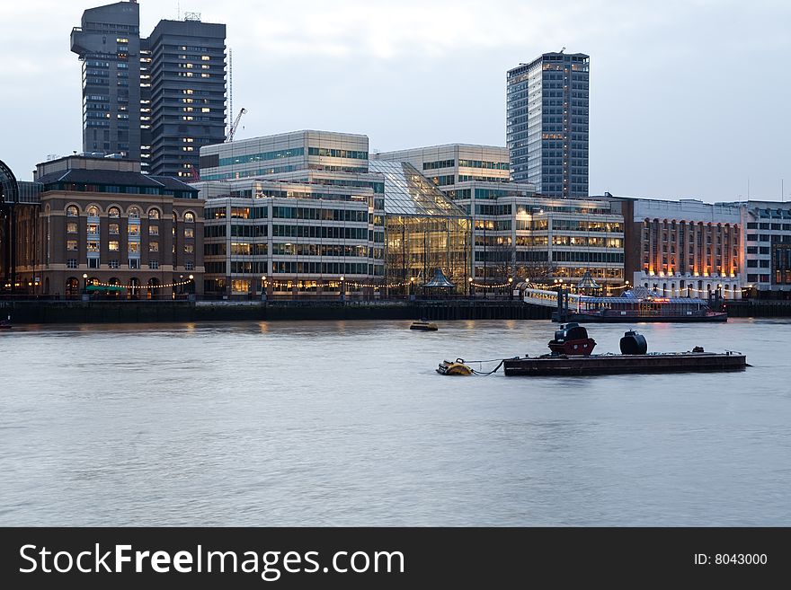 The South side of London and the Thames at the beginning of sundown