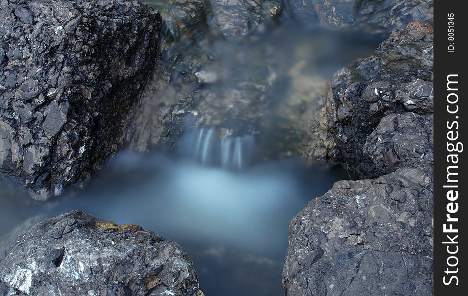 A water cascade between rocks.