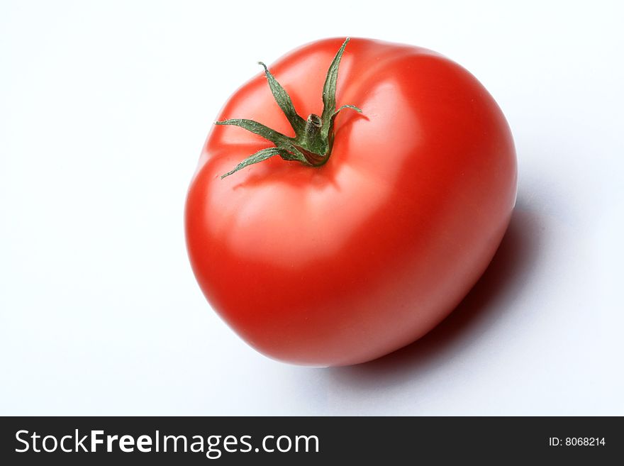 Tomato in studio, white background, canon 5d