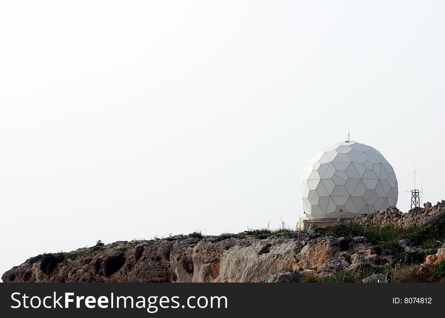 Radar installation on top of a cliff