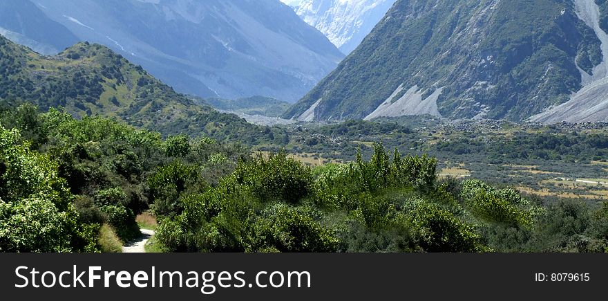 Scenic photo of mountain ranges somewhere in New Zealand