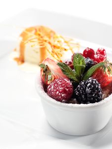 Fresh Berries With Ice Cream Royalty Free Stock Images Fresh Berries With Ice Cream Royalty Free Stock Images