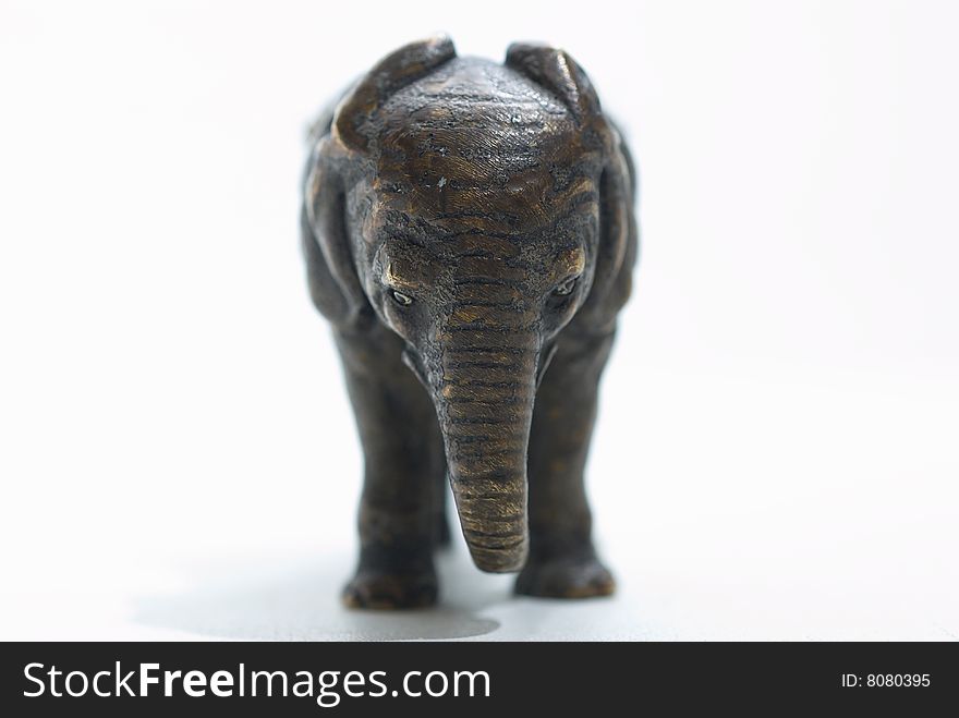 Elephant table brass cleaning feathers