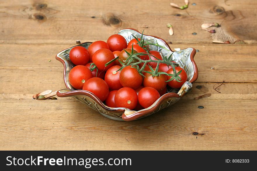Small red tomatoes on the ceramic dish