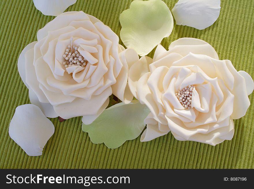 Decorative cloth flowers