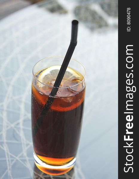 A glass of lemon cola in the table.