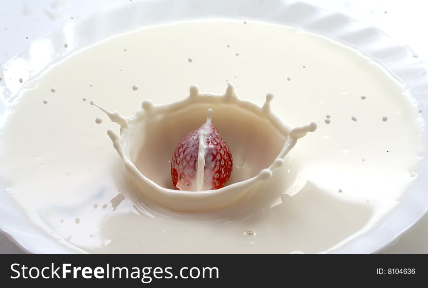 The red Strawberry in cream