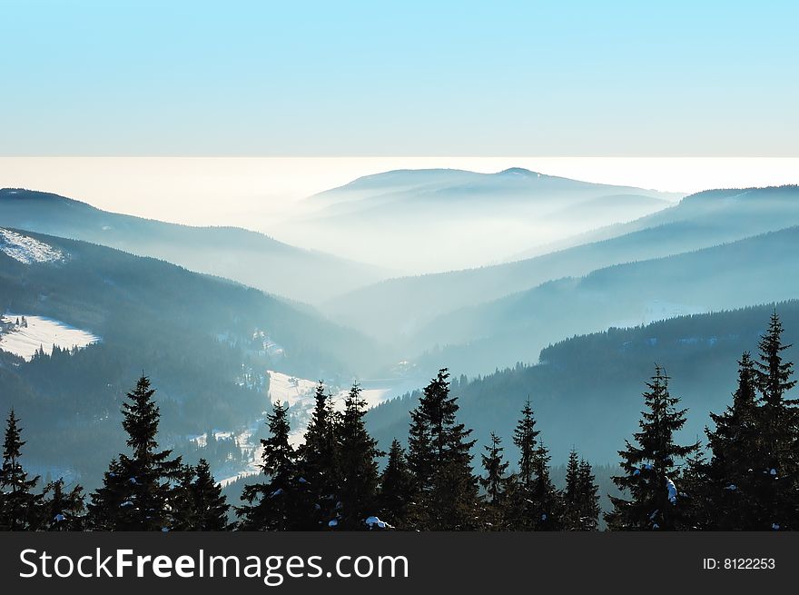 A wonderful misty winter day in the mountains