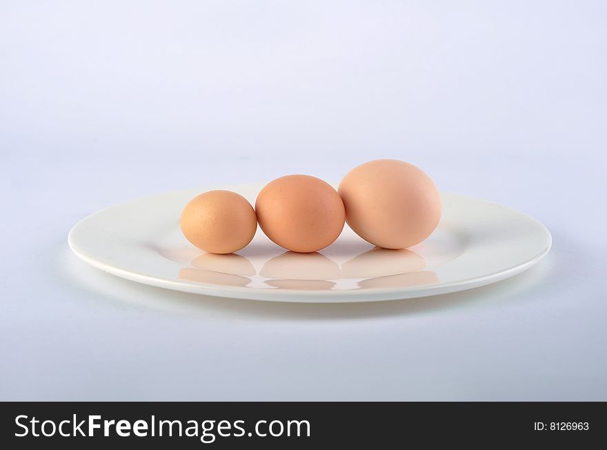 On Plate three size different egg. On Plate three size different egg