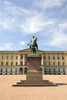 A Statue By A Palace Stock Photos A Statue By A Palace Stock Photos