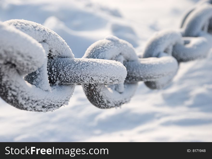 The metal chain covered with snow