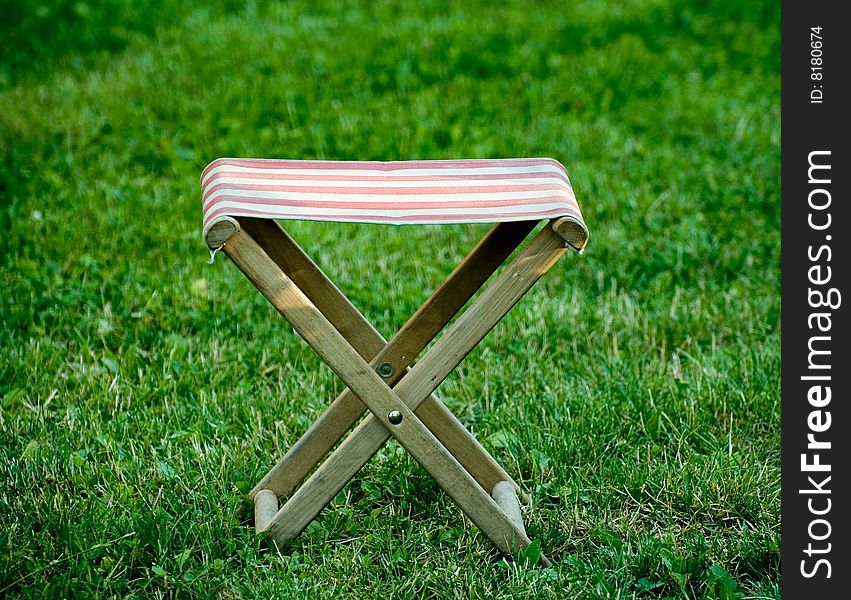 An X shaped seat on the lawn. An X shaped seat on the lawn