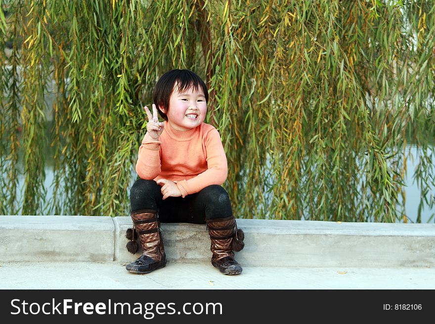 A lovely Chinese children to play outdoors.