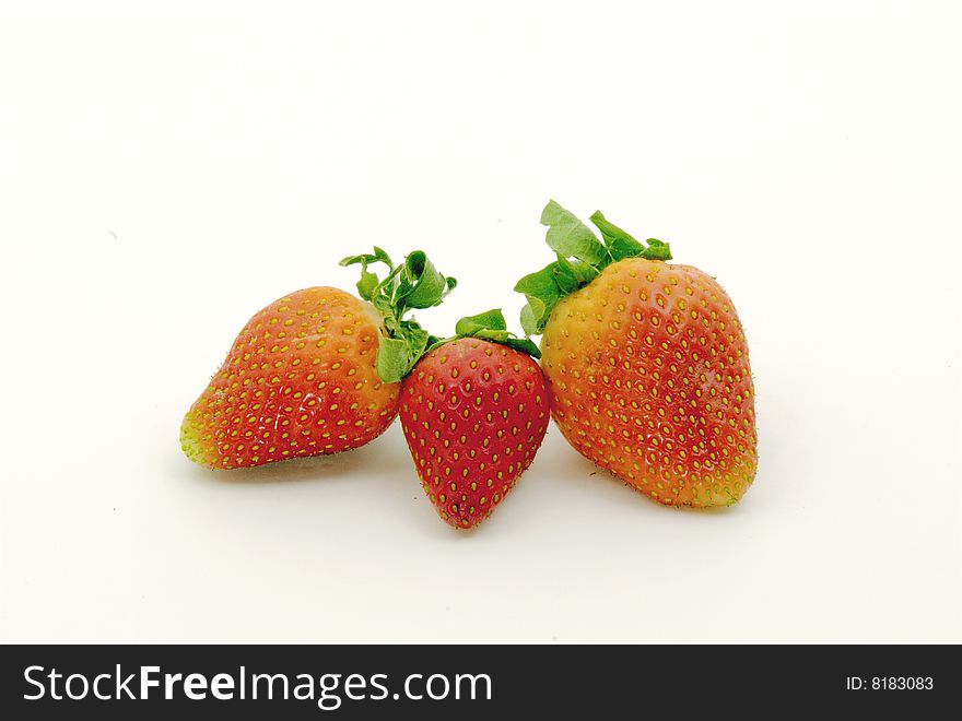 Large, medium and small three fresh strawberries.Ripe in the middle, and close to ripe on the sides. Large, medium and small three fresh strawberries.Ripe in the middle, and close to ripe on the sides.