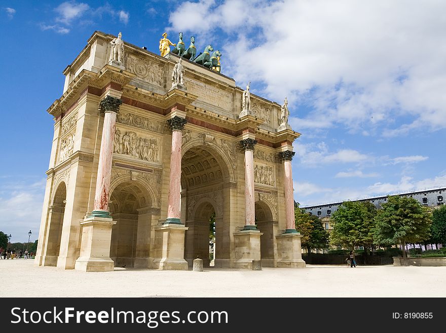 Arc de Triomphe du Carrousel. Sunny day