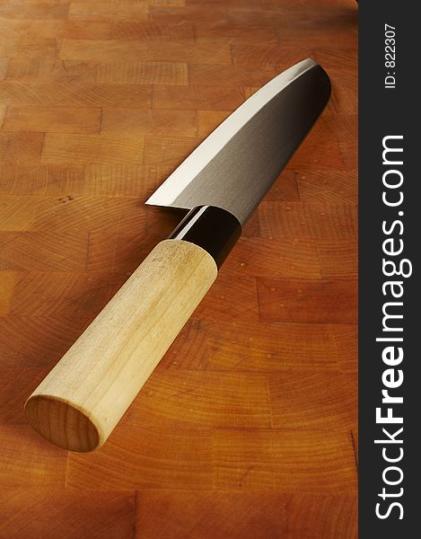 Knife on the chopping wood