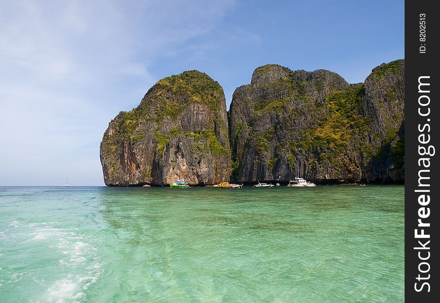 Image of the rocks of Phi-Phi island in Thailand
