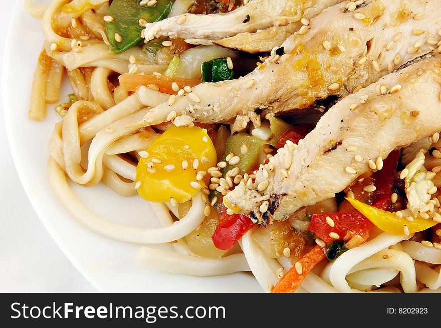 Grilled Chicken on Udon Noodles with Vegetables