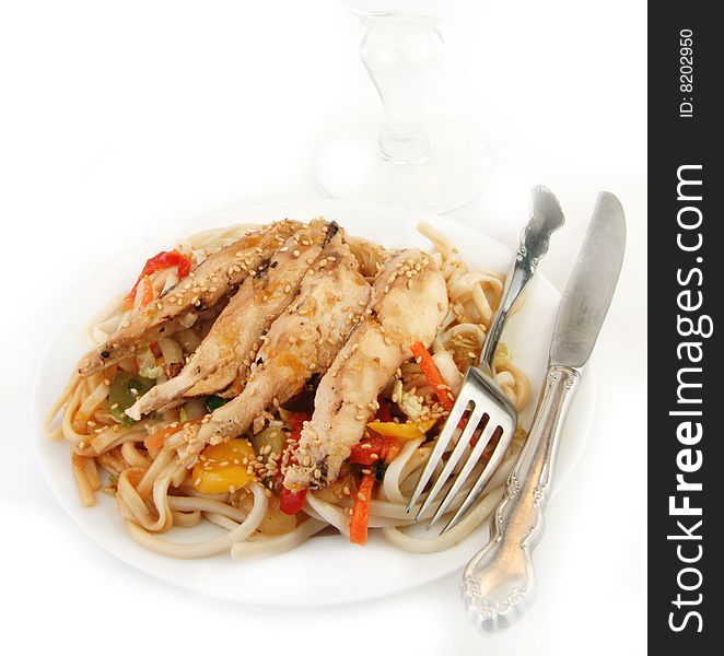 Grilled chicken on udon noodles with vegetables.