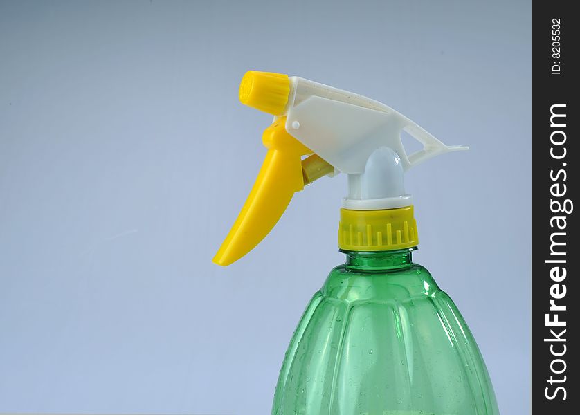 Sprayer for a liquid on a plastic bottle