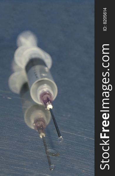 Syringe with sharp needle