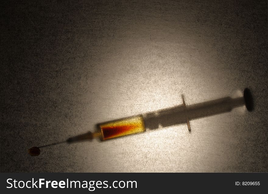 Disposable syringe with mixture of drug and blood