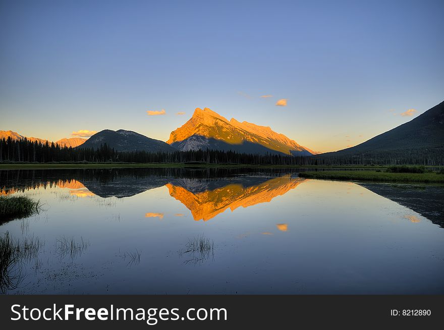 Vermillion lake and Mt. Rundle at dawn (Banff, Canada). Vermillion lake and Mt. Rundle at dawn (Banff, Canada)