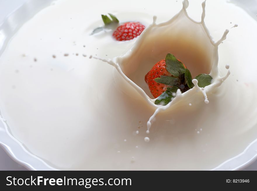 The fresh Strawberry in milk
