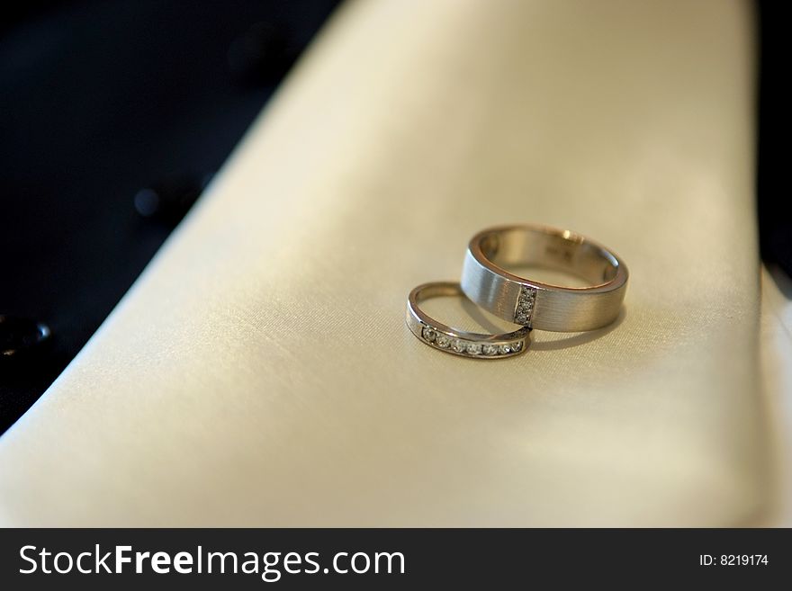 Wedding rings & grooms tie on wedding day