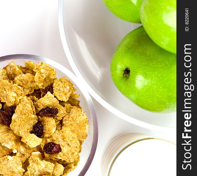Healthy breakfast: cornflakes, glass of milk and green apples