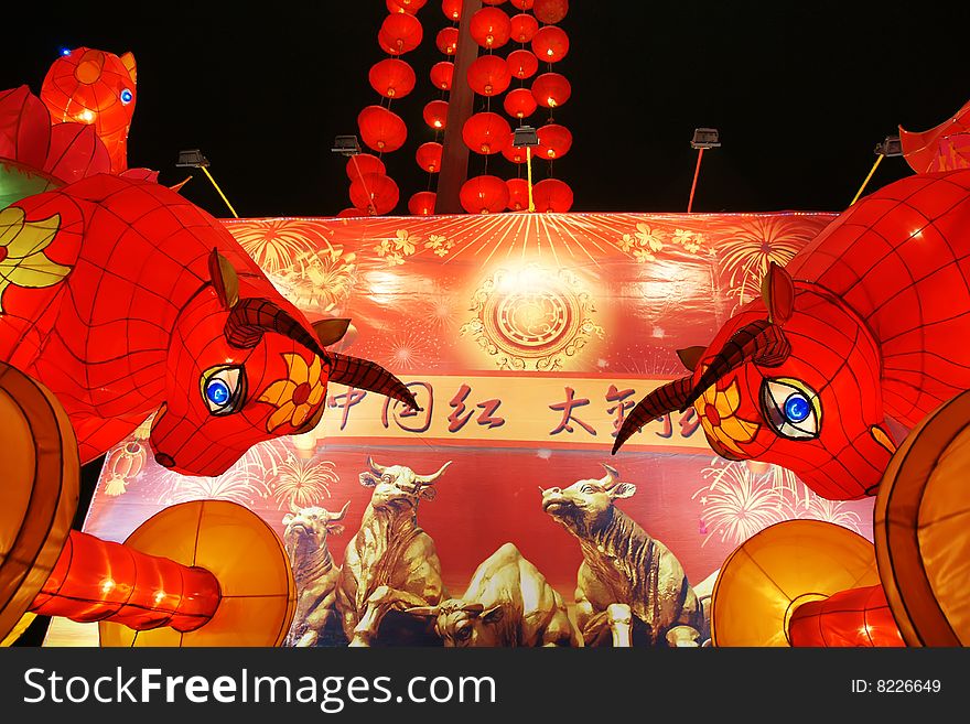 The festival lanterns are exhibited during the Chinese New Year(Spring Festival) and Lantern Festival. The festival lanterns are exhibited during the Chinese New Year(Spring Festival) and Lantern Festival.