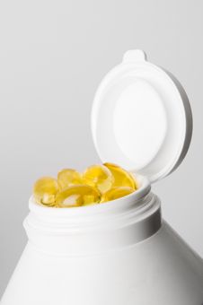 Medicine Container With Yellow Pills Royalty Free Stock Photography Medicine Container With Yellow Pills Royalty Free Stock Photography
