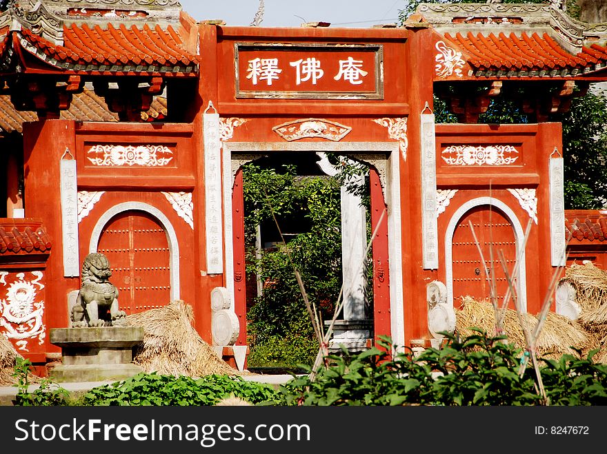 The imposing and highly decorative entry gate to the small countryside Shi Fo Buddhist temple in Pengzhou, Sichuan Province, China (Lee Snider Photo). The imposing and highly decorative entry gate to the small countryside Shi Fo Buddhist temple in Pengzhou, Sichuan Province, China (Lee Snider Photo)