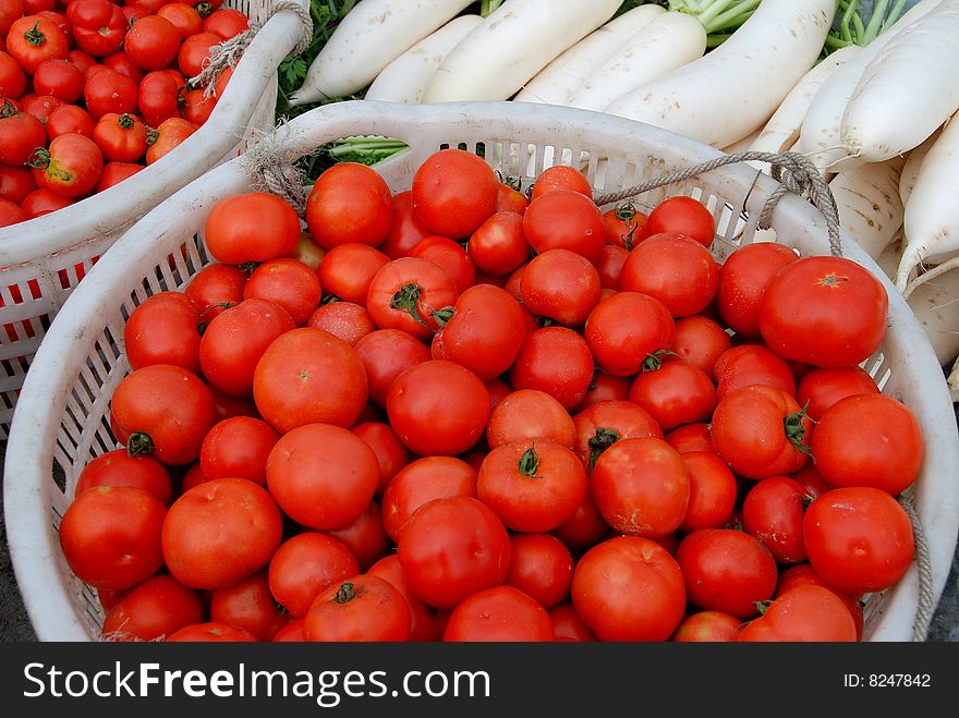 Pengzhou, China: Tomatoes and White Radishes