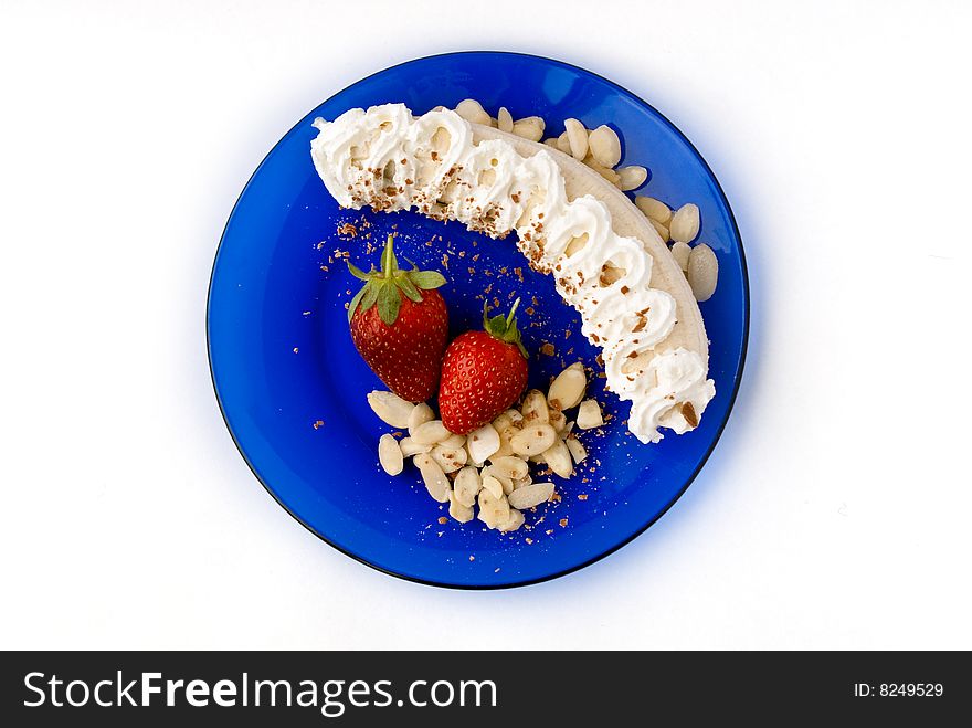 Strrawberry banana dessert with cream and almonds