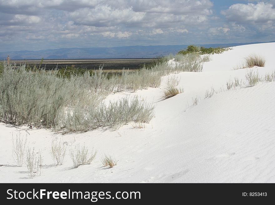 White Sands National Park in New Mexico with dramatic clouds announcing a thunderstorm