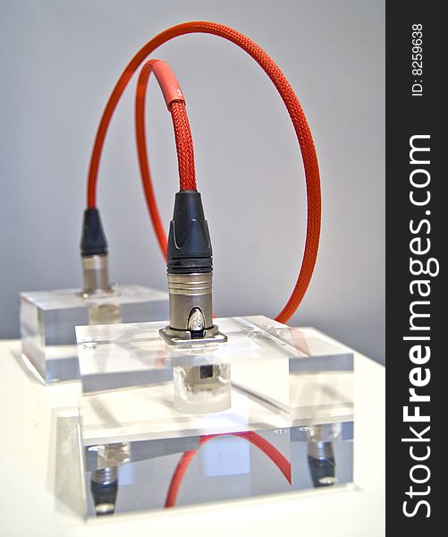 A HiFi connector cable displayed in a perspex base. A HiFi connector cable displayed in a perspex base