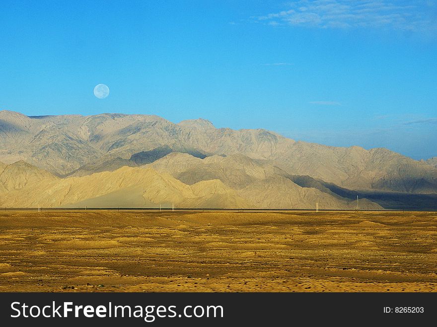 Qinghai-Tibet railway Golmud road section，