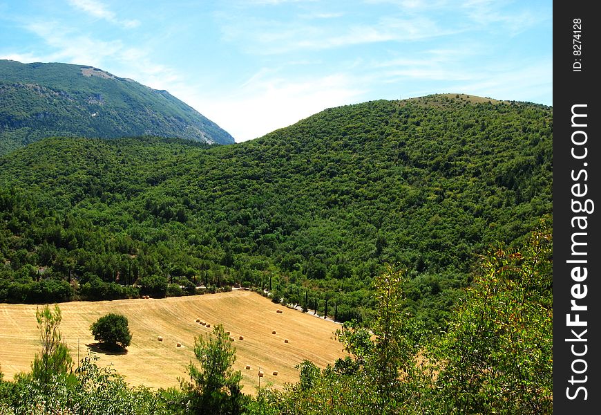 A view of the hills and lanscape of Abruzzo, Italy. A view of the hills and lanscape of Abruzzo, Italy