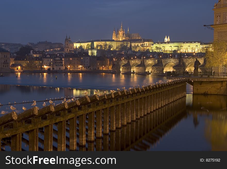 View from the waterfront to the Charles bridge and the Prague castle, Prague, Czech rep., Europa. View from the waterfront to the Charles bridge and the Prague castle, Prague, Czech rep., Europa