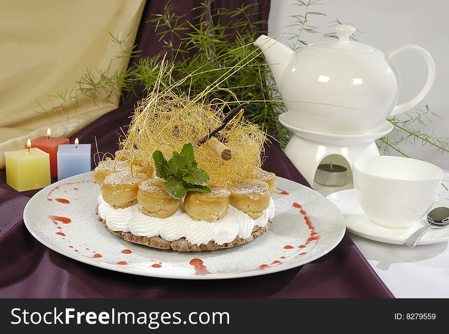 Cream pastries as cake, decorated the crushed and saccharine straw