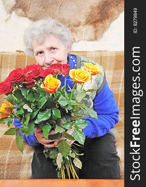 Portrait adult woman with bouquet rose