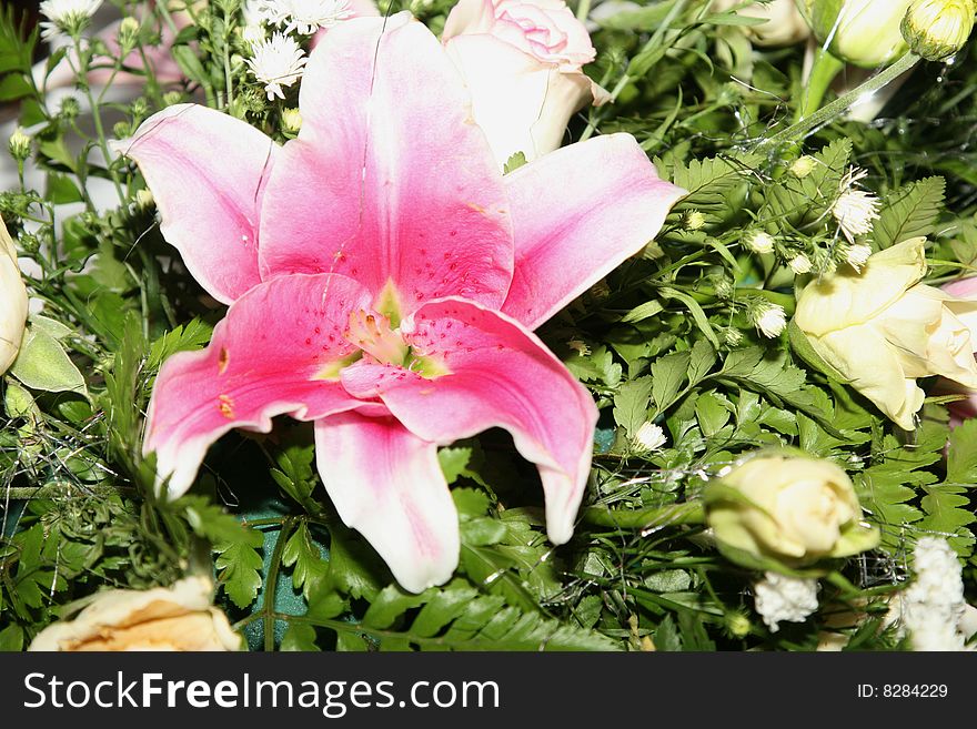 Wedding Table flower arrangement Bright Pink Flower. Wedding Table flower arrangement Bright Pink Flower