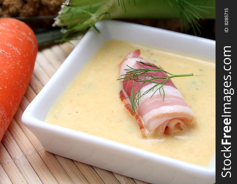 A fresh soup of fennel with some bacon